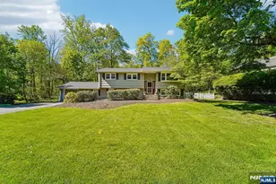 44 Brookwood Dr, Mahwah, NJ 07430 - Photo 2
