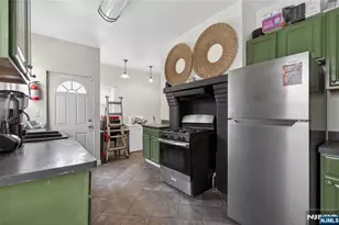 52 Clifford St, East Orange, NJ 07018 - Photo 10