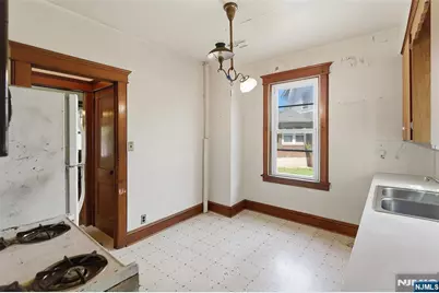 54 Rochelle Avenue, Rochelle Park Township, NJ 07662 - Photo 8