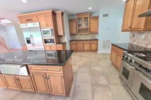 335 Bullard Ave, Paramus, NJ 07652 - Photo 14