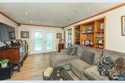 10 Evers Court, Wayne, NJ 07470 - Photo 2
