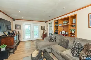 10 Evers Ct, Wayne, NJ 07470 - Photo 2