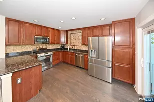 32 Rosewood Ct 32, Haledon, NJ 07508 - Photo 10