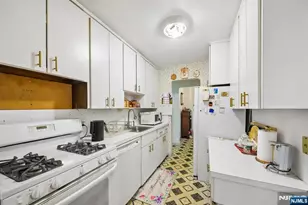 82 Seminary St, Bergenfield, NJ 07621 - Photo 8