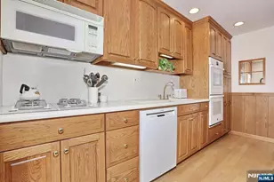 222 Merritt Dr, Oradell, NJ 07649 - Photo 10