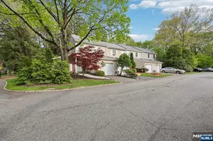 80 Lexington Ln, Wayne, NJ 07470 - Photo 2