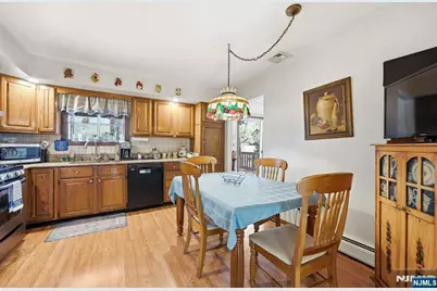 27 Pennsylvania Avenue, Montvale, NJ 07645 - Photo 8