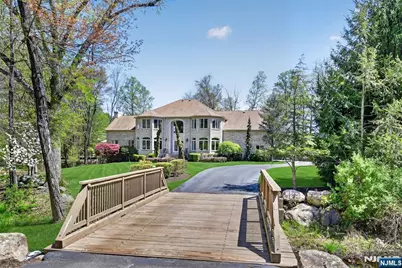 9 Heller Court, Mahwah, NJ 07430 - Photo 2