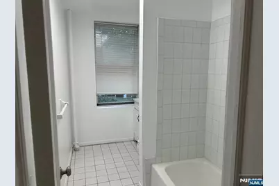 250 Broad 2D #2D, Leonia, NJ 07605 - Photo 6