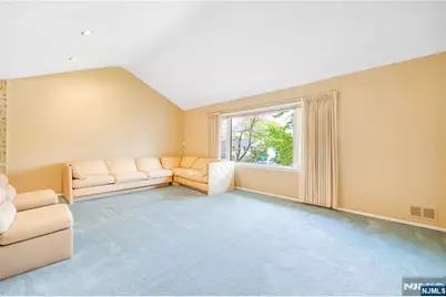 88 Ross Avenue, Emerson, NJ 07630 - Photo 8