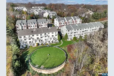 17 De Bruyle Court, Hawthorne, NJ 07506 - Photo 2