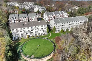 17 De Bruyle Ct, Hawthorne, NJ 07506 - Photo 2