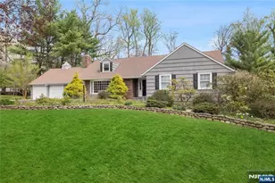 20 Deerhorn Trail, Upper Saddle River, NJ 07458 - Photo 2