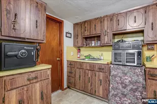 43 Maitland Pl, Garfield, NJ 07026 - Photo 6
