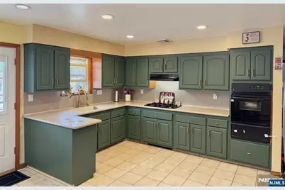 318 Cumberland Avenue, Paterson, NJ 07502 - Photo 6