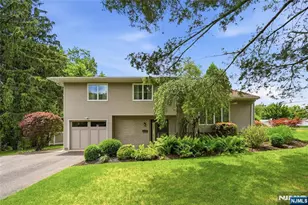 4 Ackerman St, Waldwick, NJ 07463 - Photo 2