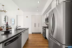 4 Beacon Way 1410, Jersey City, NJ 07304 - Photo 8