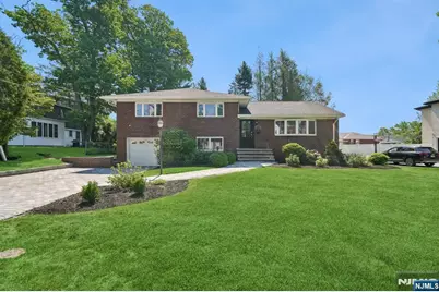 11 Raymond Street, Englewood Cliffs, NJ 07632 - Photo 2