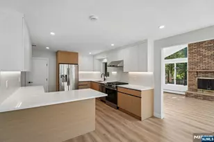 11 Raymond St, Englewood Cliffs, NJ 07632 - Photo 12