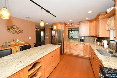 65 Clover Court, New Milford, NJ 07646 - Photo 6