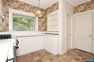 388 Allaire Ave, Leonia, NJ 07605 - Photo 16