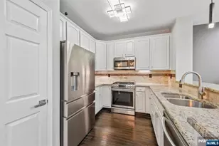 102 Abbie Ct, West New York, NJ 07093 - Photo 8