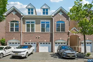 102 Abbie Ct, West New York, NJ 07093 - Photo 2
