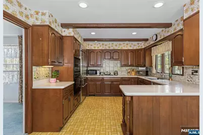 557 Taunton Road, Wyckoff Township, NJ 07481 - Photo 10