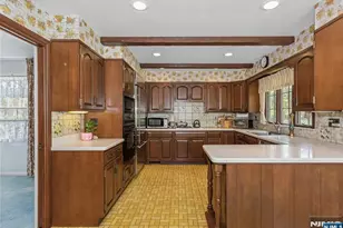 557 Taunton Rd, Wyckoff Township, NJ 07481 - Photo 10