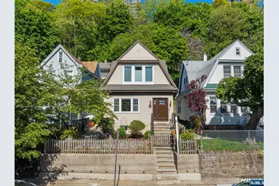 370 Undercliff Avenue, Edgewater, NJ 07020 - Photo 2