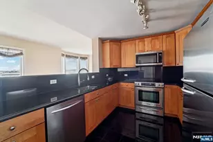 6210 City Pl, Edgewater, NJ 07020 - Photo 8