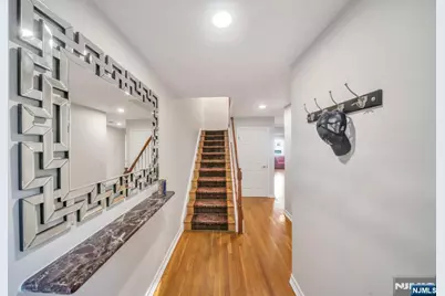 55 Victoria Place, Fort Lee, NJ 07024 - Photo 4