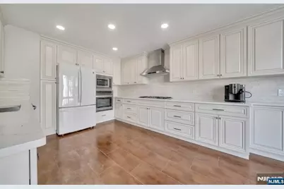 55 Victoria Place, Fort Lee, NJ 07024 - Photo 14