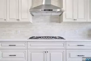 55 Victoria Pl, Fort Lee, NJ 07024 - Photo 16