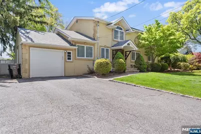 124 Crain Road, Paramus, NJ 07652 - Photo 2