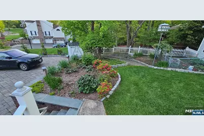 309 Paul Court, Wyckoff Township, NJ 07481 - Photo 2