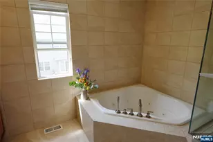10 Queens Ln, Wayne, NJ 07470 - Photo 16