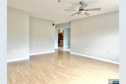 547 Gorge Road 4B #4B, Cliffside Park, NJ 07010 - Photo 8