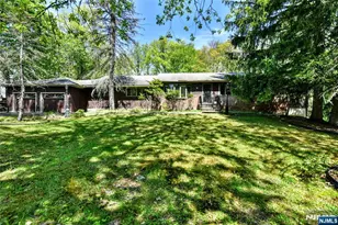 72 Brookside Dr, Upper Saddle River, NJ 07458 - Photo 2
