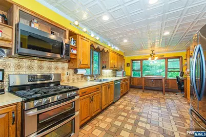 115 Hampshire Hill Road, Upper Saddle River, NJ 07458 - Photo 6