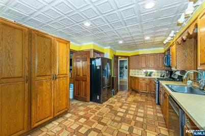 115 Hampshire Hill Road, Upper Saddle River, NJ 07458 - Photo 10