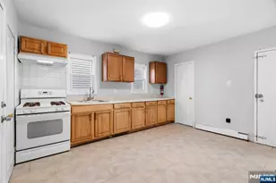 61 Holsman St, Paterson, NJ 07522 - Photo 4