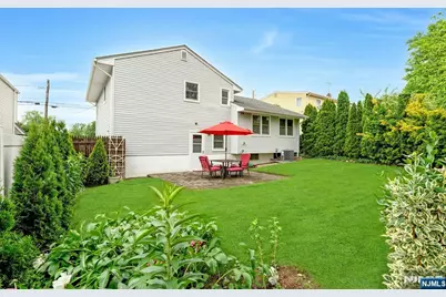 320 W Clinton Avenue, Bergenfield, NJ 07621 - Photo 30