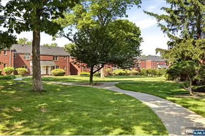 1241 Anderson 19 #19, Fort Lee, NJ 07024 - Photo 4
