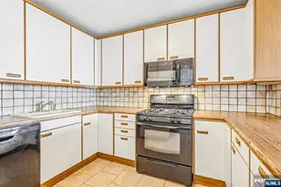 1203 River Road 9G, Edgewater, NJ 07020 - Photo 10
