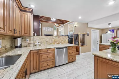 67 South Parkway, Clifton, NJ 07014 - Photo 14