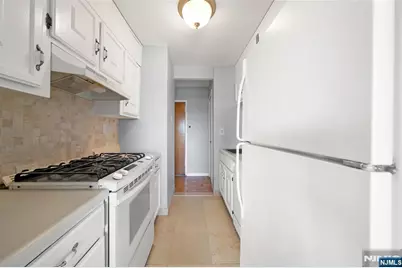 150 Overlook Avenue 8D #8D, Hackensack, NJ 07601 - Photo 10