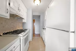 150 Overlook Ave 8D, Hackensack, NJ 07601 - Photo 10