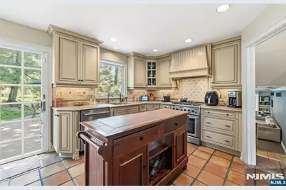 12 Wildwood Drive, North Caldwell, NJ 07006 - Photo 6