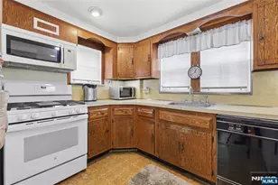 290 Winthrop Rd, Teaneck Township, NJ 07666 - Photo 8